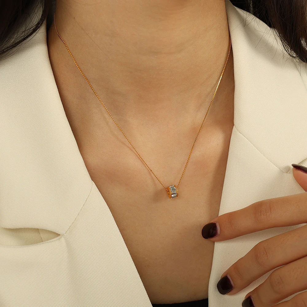 Elyna Polished Barrel Necklace | Gold - Image 3