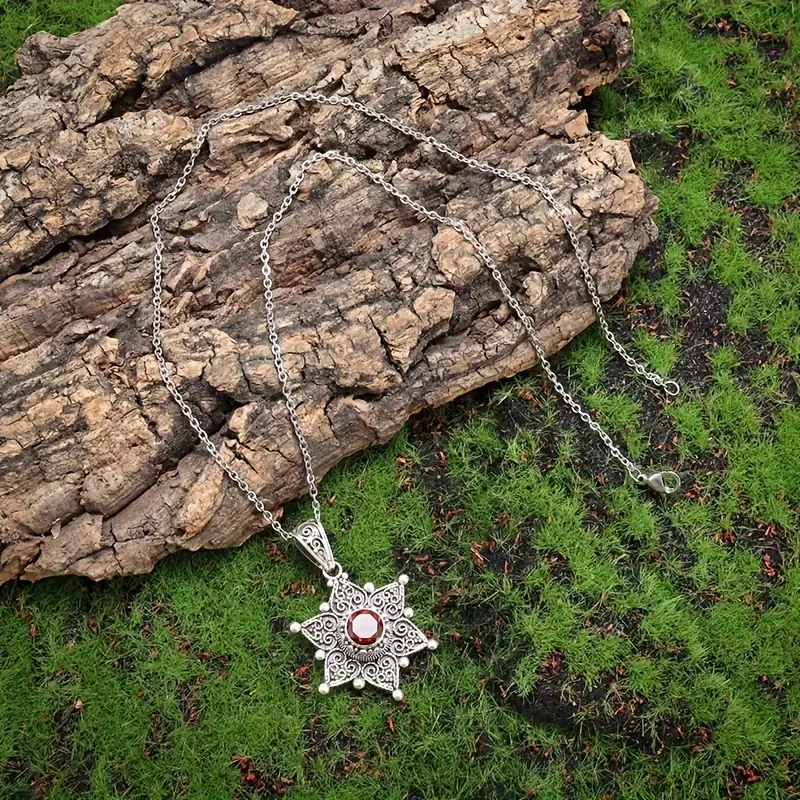 Jessindra Carmalyth Necklace | White Gold - Image 2