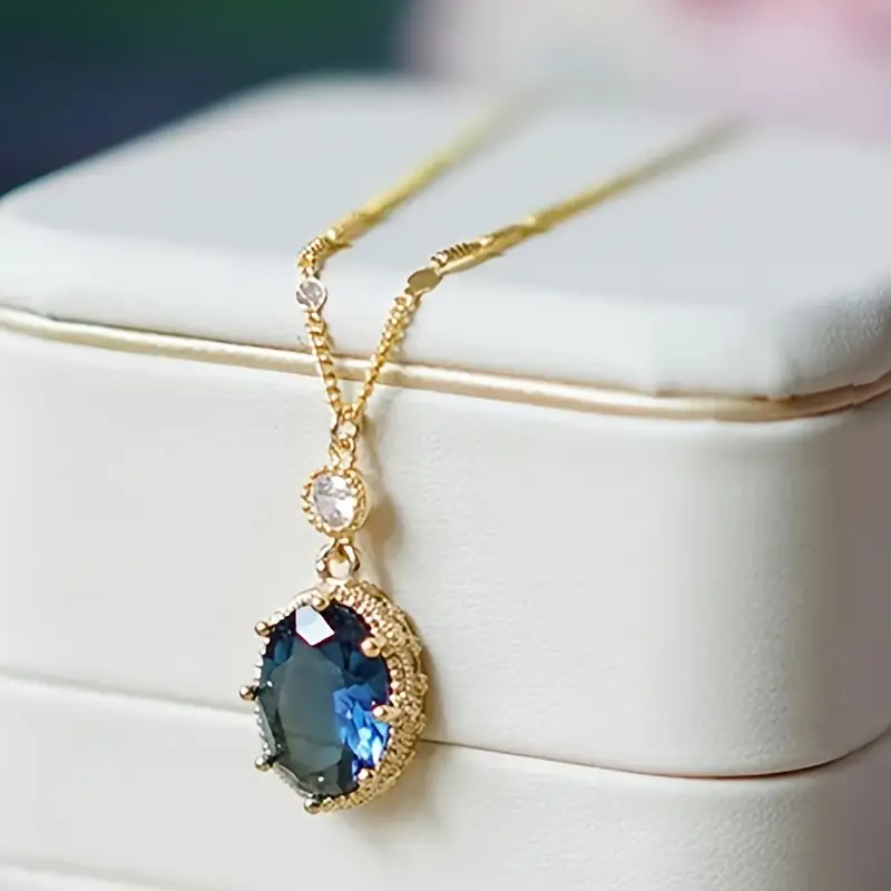Thessia Lunebray Necklace | Gold - Image 3