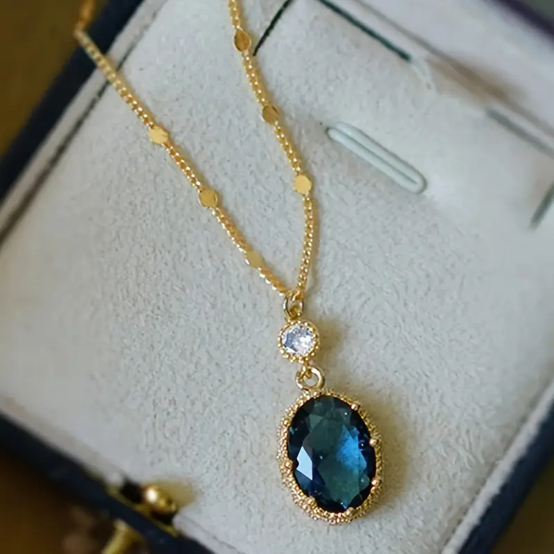 Thessia Lunebray Necklace | Gold - Image 4